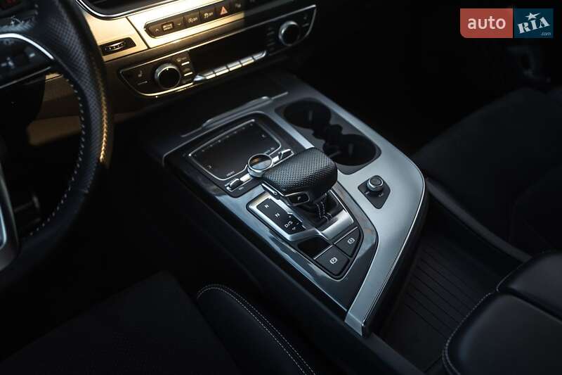 Позашляховик / Кросовер Audi Q7 2018 в Полтаві