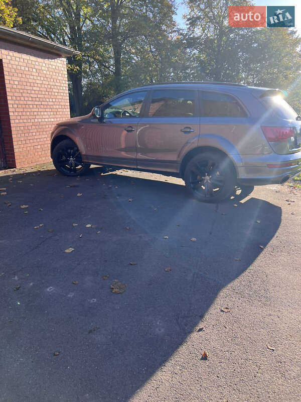 Позашляховик / Кросовер Audi Q7 2014 в Сарнах