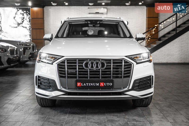 Внедорожник / Кроссовер Audi Q7 2022 в 