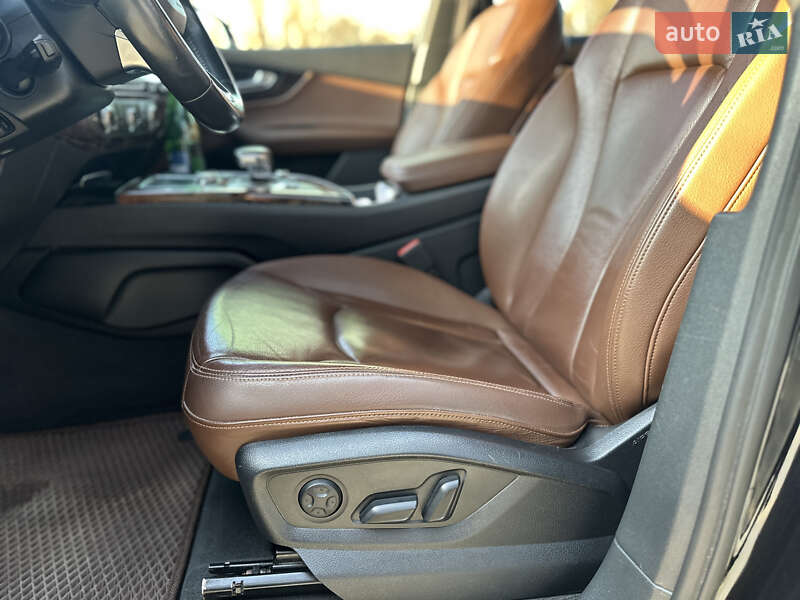 Внедорожник / Кроссовер Audi Q7 2016 в Ровно