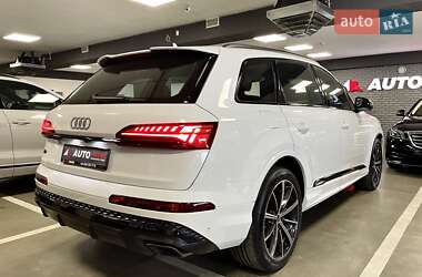Внедорожник / Кроссовер Audi Q7 2024 в 