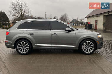 Внедорожник / Кроссовер Audi Q7 2016 в 