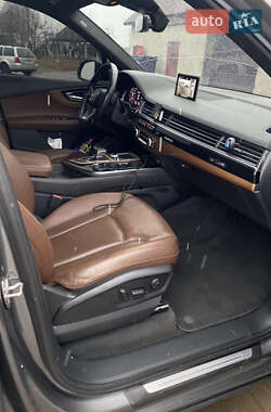 Внедорожник / Кроссовер Audi Q7 2016 в 