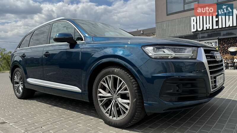 Внедорожник / Кроссовер Audi Q7 2017 в 