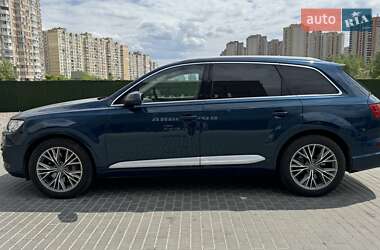 Внедорожник / Кроссовер Audi Q7 2017 в 