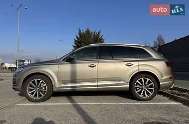 Внедорожник / Кроссовер Audi Q7 2016 в 