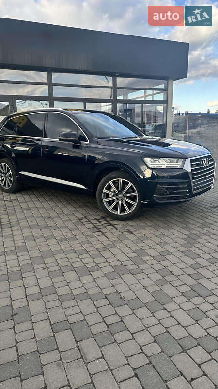 Внедорожник / Кроссовер Audi Q7 2017 в Хусте