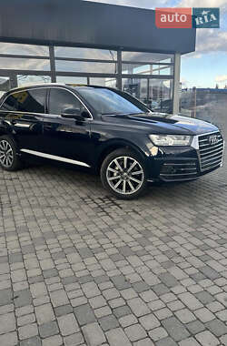 Внедорожник / Кроссовер Audi Q7 2017 в 