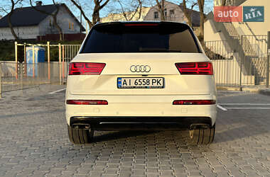 Позашляховик / Кросовер Audi Q7 2017 в 