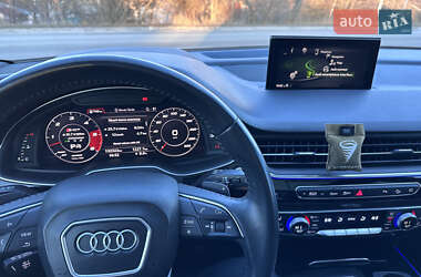 Позашляховик / Кросовер Audi Q7 2017 в 
