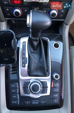 Позашляховик / Кросовер Audi Q7 2007 в 