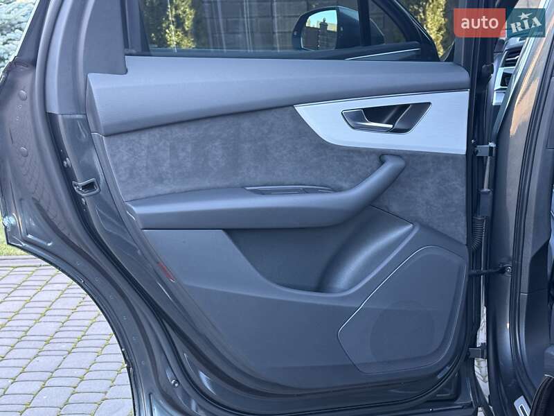Внедорожник / Кроссовер Audi Q7 2020 в Ровно
