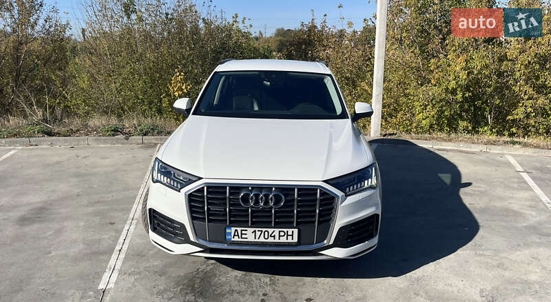 Внедорожник / Кроссовер Audi Q7 2021 в 