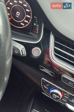 Внедорожник / Кроссовер Audi Q7 2016 в 