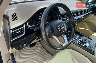Внедорожник / Кроссовер Audi Q7 2017 в 