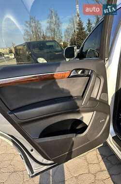 Внедорожник / Кроссовер Audi Q7 2011 в 