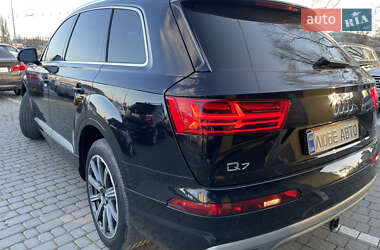 Внедорожник / Кроссовер Audi Q7 2017 в 