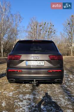Внедорожник / Кроссовер Audi Q7 2016 в 