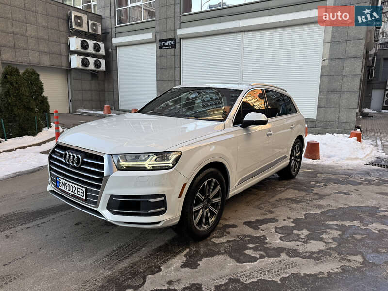 Внедорожник / Кроссовер Audi Q7 2016 в 