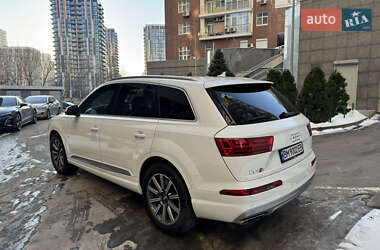 Внедорожник / Кроссовер Audi Q7 2016 в 