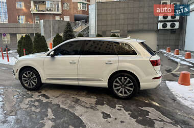 Внедорожник / Кроссовер Audi Q7 2016 в 