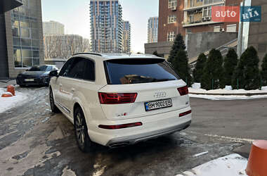 Внедорожник / Кроссовер Audi Q7 2016 в 