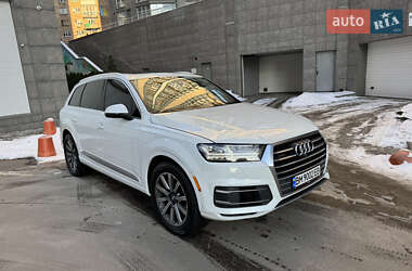 Внедорожник / Кроссовер Audi Q7 2016 в 