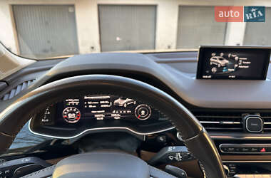 Внедорожник / Кроссовер Audi Q7 2016 в 