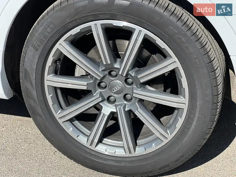 Внедорожник / Кроссовер Audi Q7 2018 в 