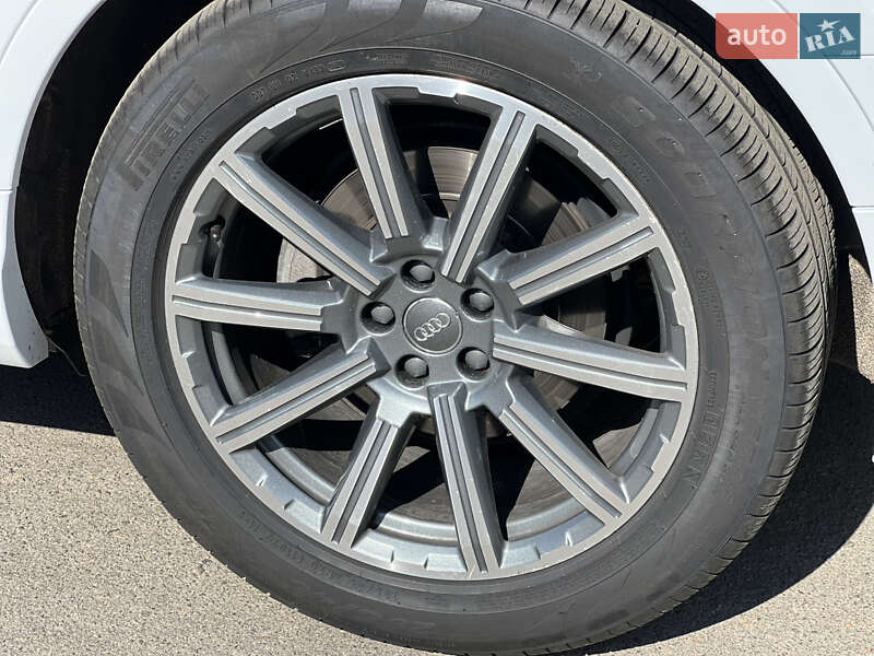 Позашляховик / Кросовер Audi Q7 2018 в Києві