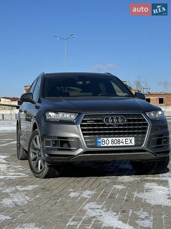 Внедорожник / Кроссовер Audi Q7 2017 в 