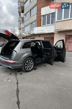Внедорожник / Кроссовер Audi Q7 2017 в 