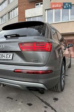 Внедорожник / Кроссовер Audi Q7 2017 в 