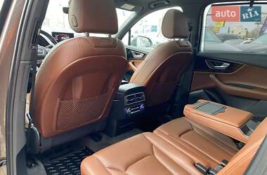 Внедорожник / Кроссовер Audi Q7 2016 в 