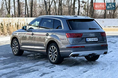 Позашляховик / Кросовер Audi Q7 2017 в 