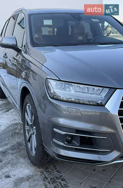 Позашляховик / Кросовер Audi Q7 2017 в 