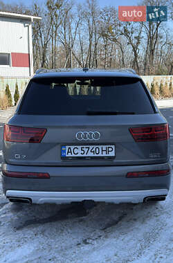 Позашляховик / Кросовер Audi Q7 2017 в 