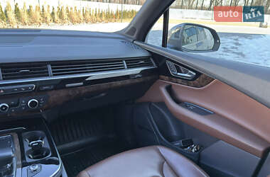 Позашляховик / Кросовер Audi Q7 2017 в 