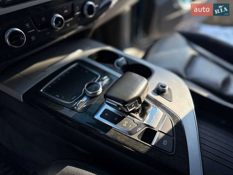 Позашляховик / Кросовер Audi Q7 2017 в Житомирі