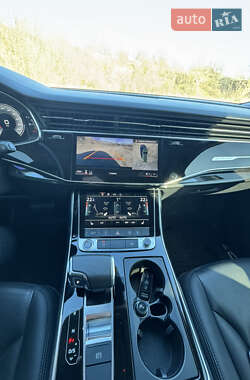 Позашляховик / Кросовер Audi Q7 2021 в 