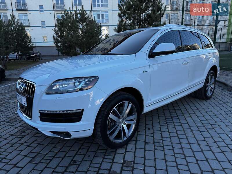 Внедорожник / Кроссовер Audi Q7 2015 в 
