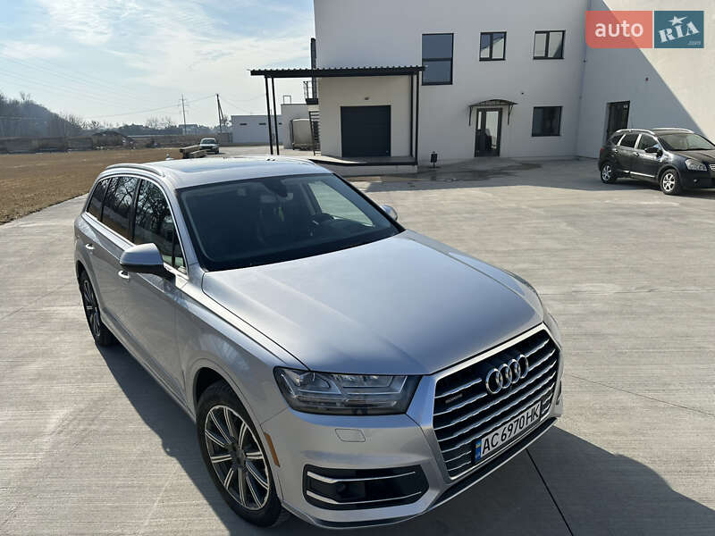 Внедорожник / Кроссовер Audi Q7 2015 в Луцке