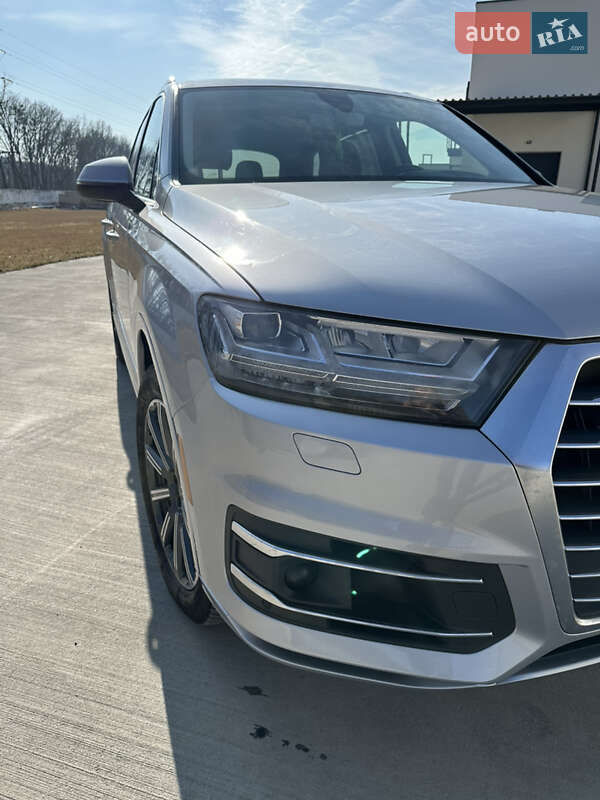 Внедорожник / Кроссовер Audi Q7 2015 в Луцке