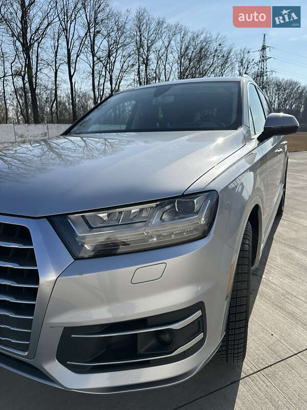 Внедорожник / Кроссовер Audi Q7 2015 в Луцке