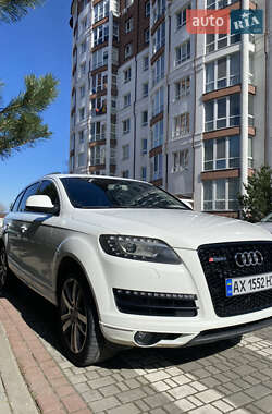 Позашляховик / Кросовер Audi Q7 2010 в 