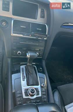 Позашляховик / Кросовер Audi Q7 2010 в 