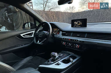 Внедорожник / Кроссовер Audi Q7 2016 в 