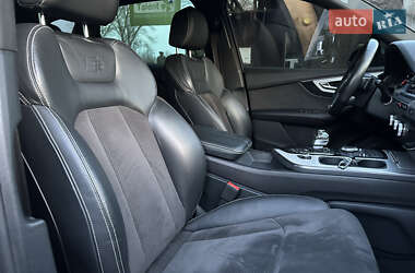 Внедорожник / Кроссовер Audi Q7 2016 в 