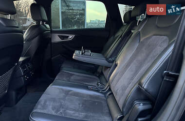 Внедорожник / Кроссовер Audi Q7 2016 в 