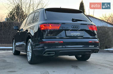 Внедорожник / Кроссовер Audi Q7 2016 в 